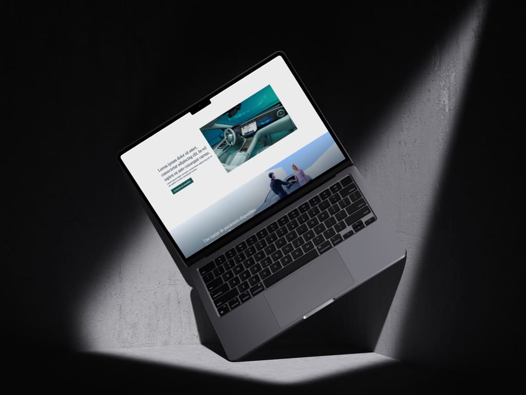 Ordinateur portable vue de face, montrant la page d'accueil du site concession automobile