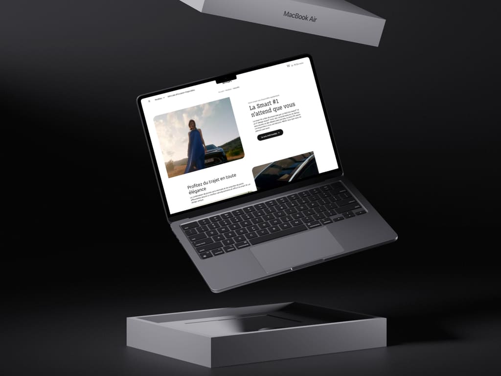 Ordinateur portable vue de face, montrant la page détail gamme du site concession smart